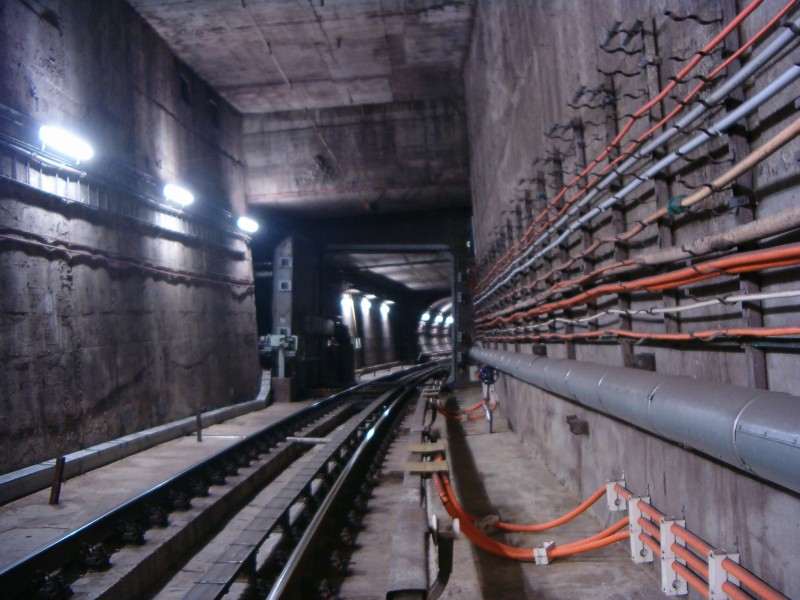 Tunel mezi NH a VL